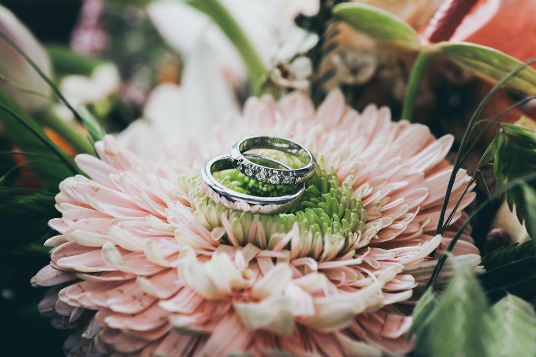 Ultimate Guide to Men's Wedding Bands: Style and Symbolism