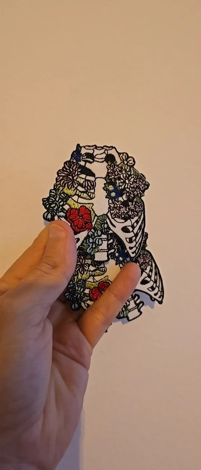 ☠️10–50pcs Skull & Punk Iron-On Patches – Mixed Embroidered Appliques for Jackets, Bags & DIY Clothing Repair