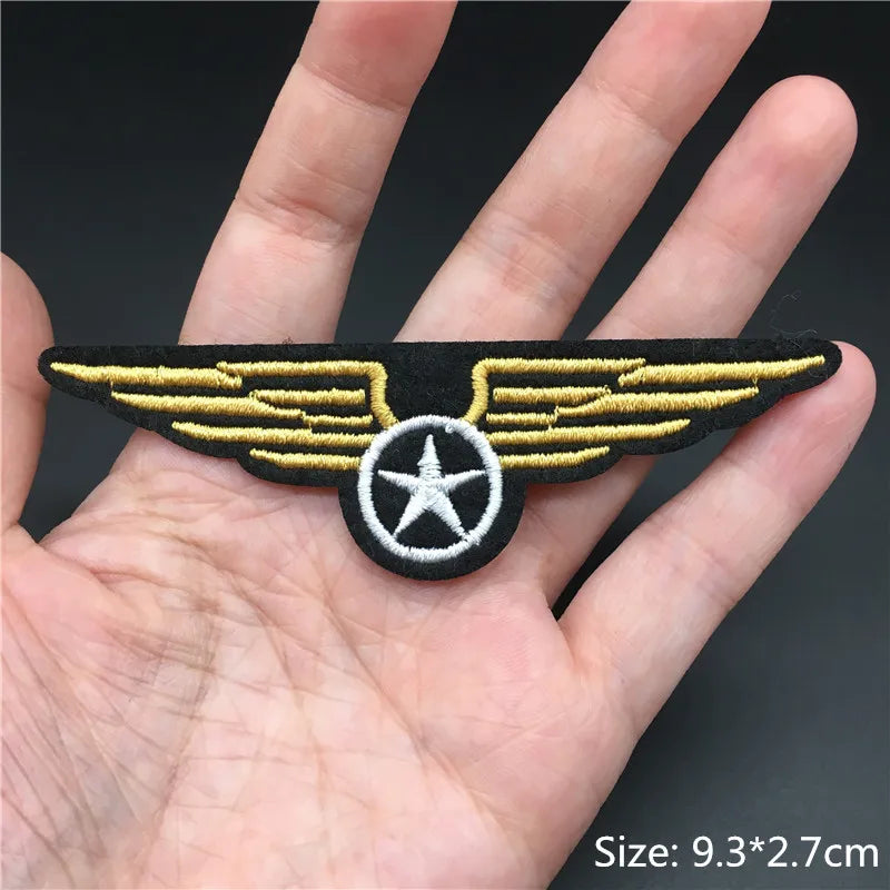 Patch with wings and a star held in a hand, size indicated