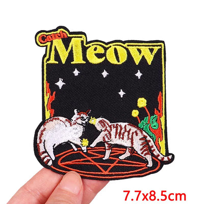Embroidered patch with two cats and 'Meow' text held by a hand, size 7.7x8.5cm.