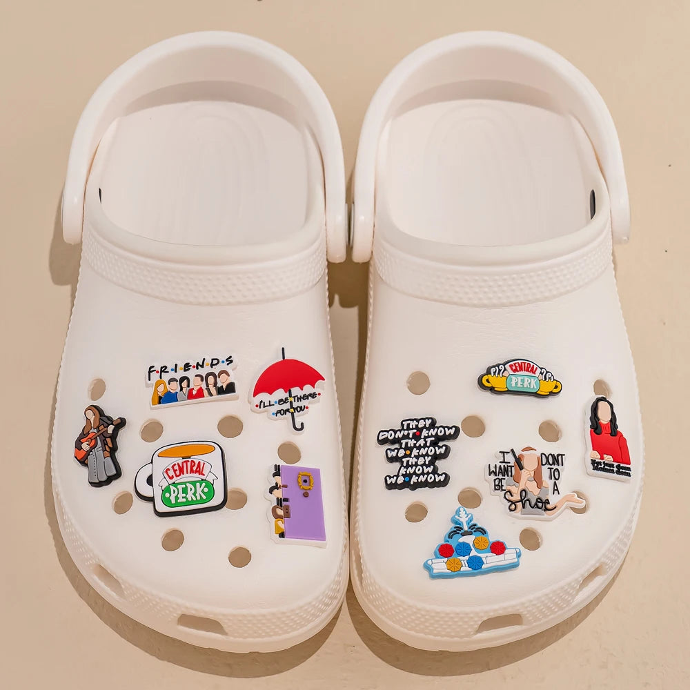 ☕28pcs Friends TV Show Shoe Charms – Iconic Quotes, Characters & Symbols for Clogs & Gifts