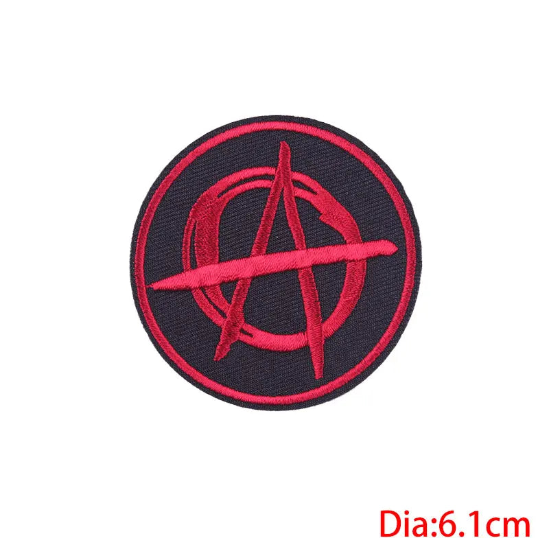 Red symbol on a black circular patch with diameter 6.1cm on a white background