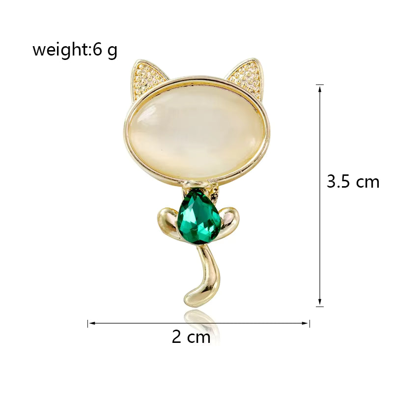 Gold cat-shaped brooch with a green gemstone, showing weight and dimensions on a white background.