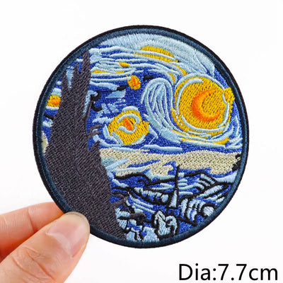 Circular patch with a design resembling 'The Starry Night' held by a hand, with a measurement label at the bottom.