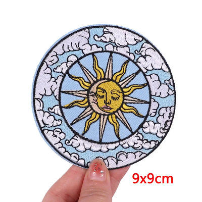 Circular patch with sun design held by a hand, size 9x9cm