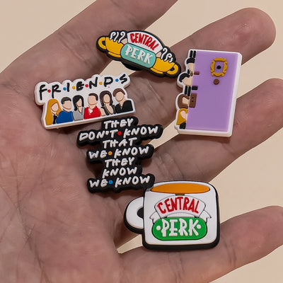☕28pcs Friends TV Show Shoe Charms – Iconic Quotes, Characters & Symbols for Clogs & Gifts