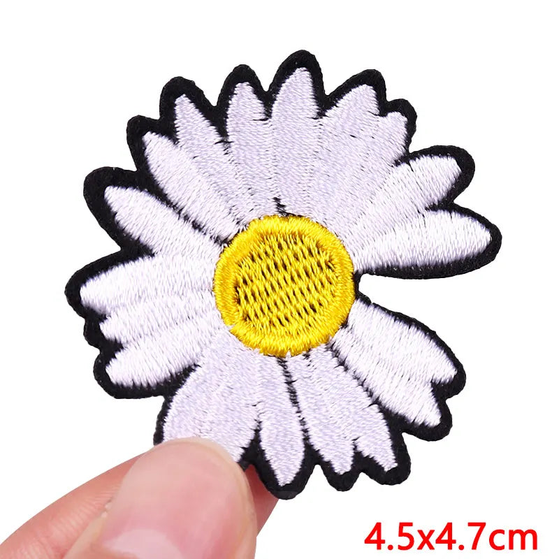 Flower-shaped patch held by a hand with dimensions displayed