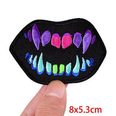 Colorful mouth-shaped patch held by a finger with dimensions 8x5.3cm on a white background