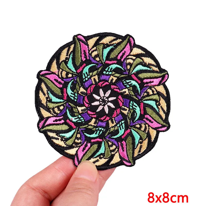 Colorful circular patch held by a hand with dimensions '8x8cm' on a white background
