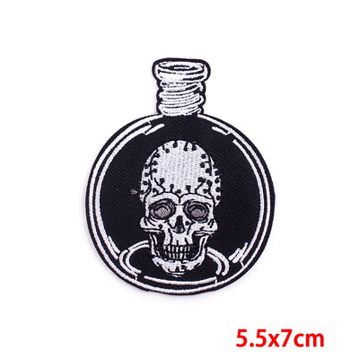 Skull design patch on a white background with size label '5.5x7cm'.