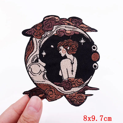 Decorative patch with a woman's silhouette on a crescent moon held by a hand, with dimensions 8x9.7cm.