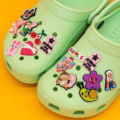 🌈50pcs Karol G Shoe Charms – Mermaids, Hearts, Butterflies & “Mañana Será Bonito” Icons for Clogs
