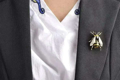 BROOCHITON Brooches a woman wearing oil drop painting little bee brooch on a black jacket
