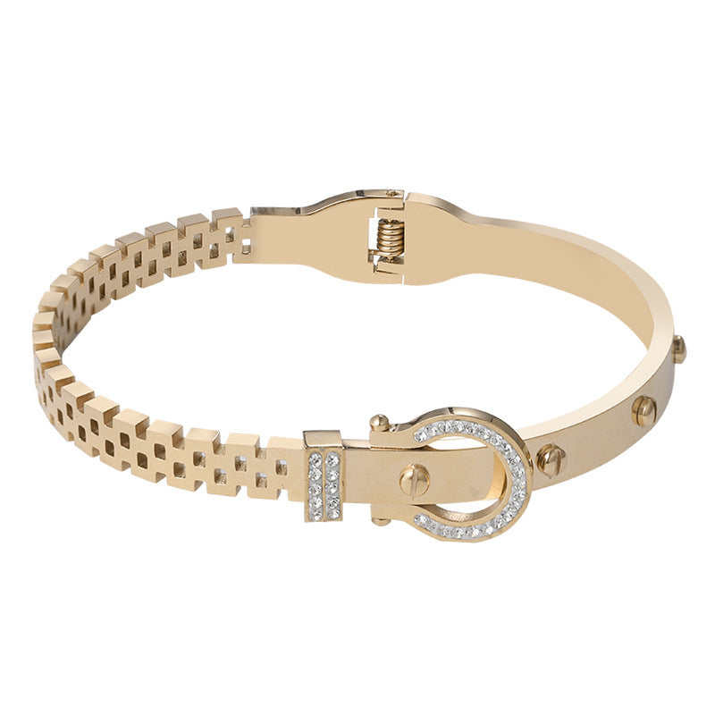 Rose gold bracelet with a clasp design 