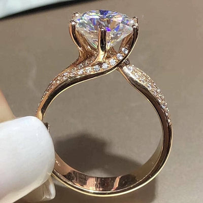 Classic Triband Engagement Ring: Timeless Beauty 💍