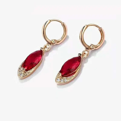 Elevate Style with Moss Diamond Gold-Plated Earrings 💎