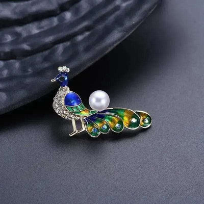 🌟 Exquisite Peacock Zircon Animal Brooch - Timeless Elegance in Jewelry 🌟