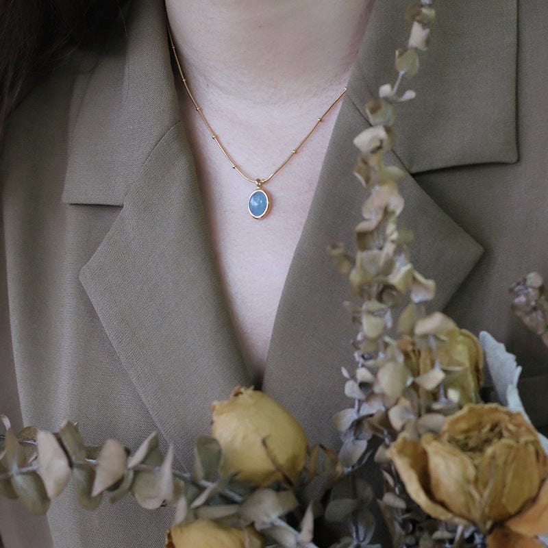 a woman wearing Blue Oval Niche Light Luxury Necklace