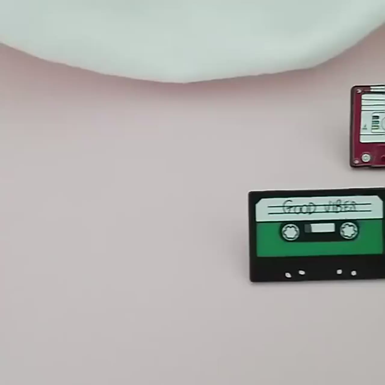 🎧10–30pcs Retro Cassette Tape Enamel Pins – Music, Punk, Aesthetic Vibe