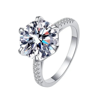 Round Moissanite Diamond Ring: Timeless Elegance 💍