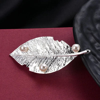 BROOCHITON Brooches Silver simple natural alloy inlaid pearl brooch on red surface