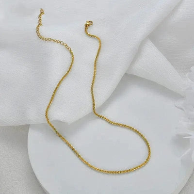 BROOCHITON Necklaces Gold Vwoven chain couple necklace on a white background