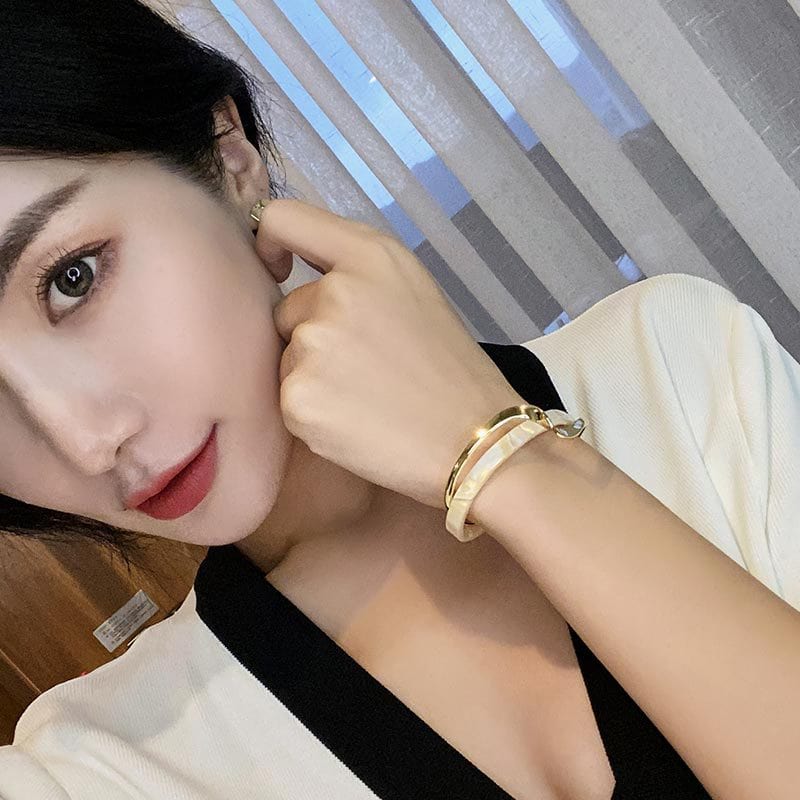White Shellfish Double Bracelet: Refinement Meets Radiance💕