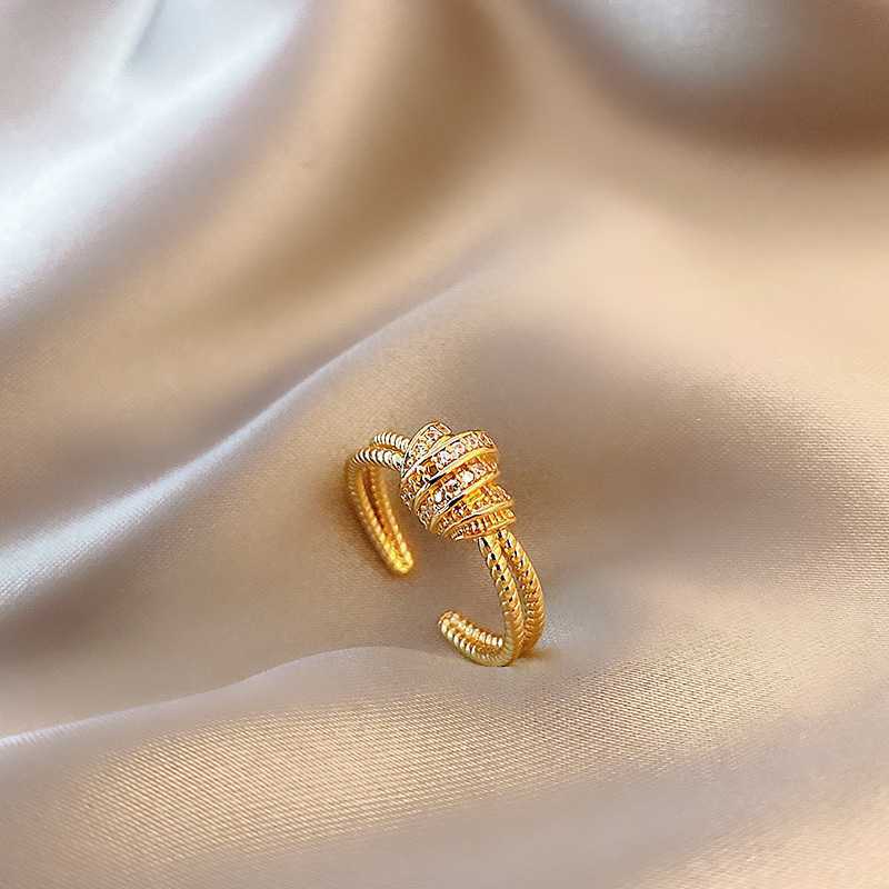 Women's Adjustable Zircon Ring: Unfold Elegance Now 💍