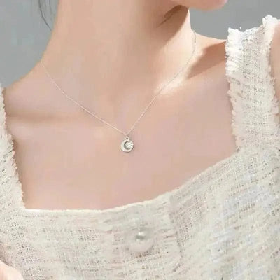 BROOCHITON Necklaces a woman wearing silver Sublime Solitaire Diamond Clavicle Chain